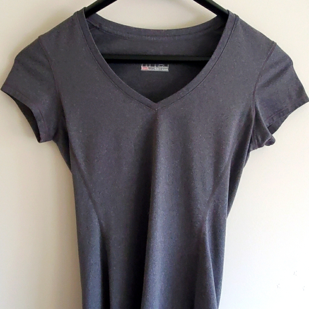 Under Armour Fitted Heat Gear Short Sleeve V-Neck